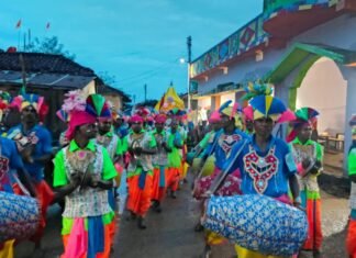 रिमझिम बारिश में दर्शन देने निकले महाप्रभु जगन्नाथ