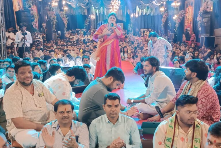 हारे के सहारे आजा तेरा दास पुकारे आजा, श्याम कीर्तन सुनने पहुँचे हजारों लोग