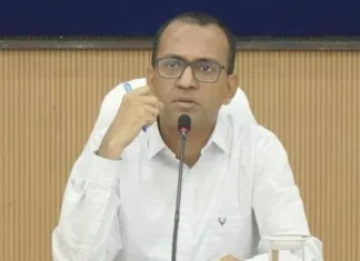 सुदूरवर्ती क्षेत्रों में स्वास्थ्य व खाद्यान्न सुविधा की निगरानी के निर्देश, लंबित प्रकरणों के शीघ्र निराकरण पर ज़ोर — कलेक्टर अजीत वसंत की बैठक में कई अहम निर्देश