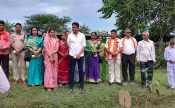 खरसिया ब्लॉक में हुआ वृहद वृक्षारोपण: हितग्राहियों ने वृक्षारोपण कर प्रधानमंत्री आवास वाटिका का किया निर्माण