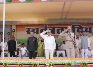 कोरबा में आजादी का जश्न: मंत्री लखनलाल देवांगन ने फहराया तिरंगा, परेड और सांस्कृतिक कार्यक्रमों ने जीता दिल