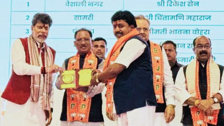 महेश साहू उत्कृष्ट सदस्यता रत्न से मुख्यमंत्री के हाथों हुए सम्मानित