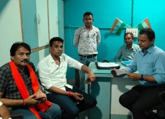 आदिम जनजाति सेवा सहकारी समिति बरगढ़ में निरीक्षण करने पहुंचे एसडीम प्रवीण तिवारी एवं जिला पंचायत अध्यक्ष प्रतिनिधि रविंद्र गबेल