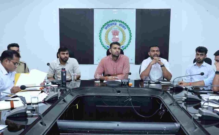 जनदर्शन प्रकरणों का गुणवत्तापूर्ण एवं समयबद्ध निराकरण अनिवार्य रूप से करें – कलेक्टर फार्मर रजिस्ट्री में धीमी प्रगति पर ग्रामीण कृषि विस्तार अधिकारियों को जारी होगी नोटिस