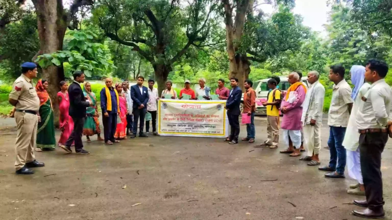 विश्व आदिवासी दिवस पर विधिक साक्षरता शिविर का आयोजन