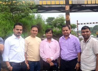 खरसिया SDM प्रवीण तिवारी ने वेदांता रेल्वे सायडिंग को लगाई फटकार: कोयला डस्ट से जाम हुआ NH पर पानी निकासी पाइप