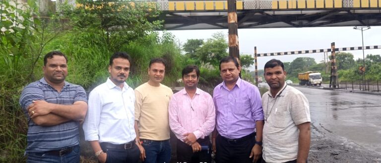 खरसिया SDM प्रवीण तिवारी ने वेदांता रेल्वे सायडिंग को लगाई फटकार: कोयला डस्ट से जाम हुआ NH पर पानी निकासी पाइप