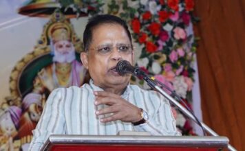 अग्रसेन जयंती में विधायक अमर अग्रवाल ने किया पुरुस्कार वितरण