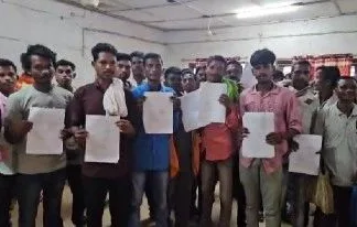 वनाधिकार कानून की अनदेखी: पंचायत सचिवों की लापरवाही पर भड़के ग्रामीण, एसडीएम से की कार्रवाई की मांग