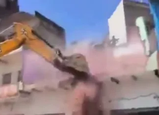 वाराणसी: विकास के शोर में दबा सम्मान, पद्मश्री मोहम्मद शाहिद के घर पर गरजा बुलडोजर