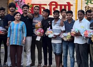 अंधेरे से उजाले तक की यात्रा के साथी, जांजगीर में हॉकरों को मिला सम्मान