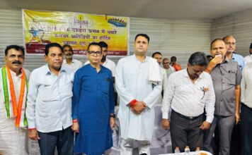 खरसिया विधायक उमेश पटेल ने किरोड़ीमल नगर में रावण दहन कर बुराई पर अच्छाई की जीत का दिया संदेश