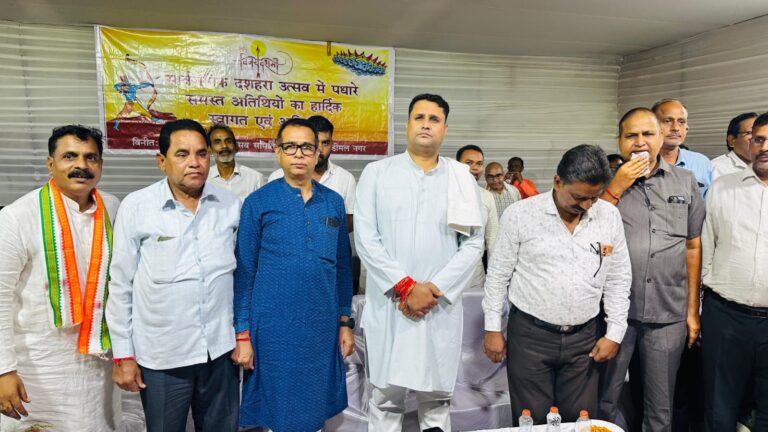 खरसिया विधायक उमेश पटेल ने किरोड़ीमल नगर में रावण दहन कर बुराई पर अच्छाई की जीत का दिया संदेश