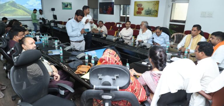 यूनिटी मार्च: लोकसभा सांसद श्री राधेश्याम राठिया ने प्रेस-वार्ता लेकर कार्यक्रम की रूपरेखा के बारे में दी जानकारी