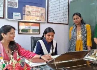 लखनऊ: जब छात्रा रोशनी बनीं एक दिन की प्रधानाचार्या, मिशन शक्ति 5.0 ने दिखाई नई राह