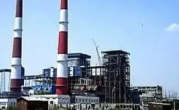 कोरबा: अदानी पावर प्लांट की बस में लटका मिला चालक का शव, सपनों का बोझ या व्यवस्था की मार?