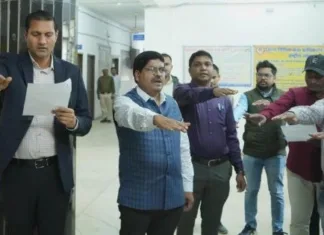 कोरबा में संविधान दिवस पर प्रशासनिक अमला एकजुट: अधिकारी कर्मचारियों ने प्रस्तावना का सामूहिक वाचन कर दोहराया जनसेवा का संकल्प