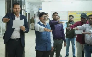 कोरबा में संविधान दिवस पर प्रशासनिक अमला एकजुट: अधिकारी कर्मचारियों ने प्रस्तावना का सामूहिक वाचन कर दोहराया जनसेवा का संकल्प