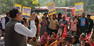 संविधान दिवस पर जंतर-मंतर में तेज़ हुई गूंज: चारों श्रम कोड रद्द करने की मांग, किसान-मज़दूर एकता का सशक्त प्रदर्शन