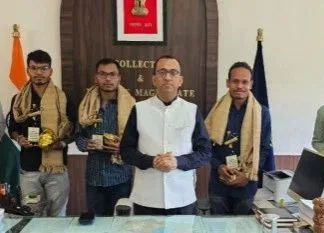 कोरबा छात्रावासों के तीन प्रतिभाशाली विद्यार्थियों का राज्य सेवा परीक्षा में चयन, कलेक्टर ने दी बधाई