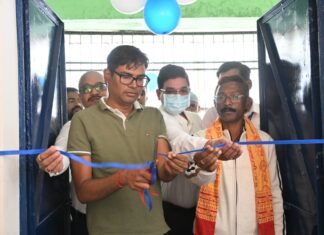 वित्त मंत्री एवं रायगढ़ विधायक चौधरी ने सरकारी स्कूल में नव-निर्मित आधुनिक लाइब्रेरी एवं स्मार्ट क्लासरूम का किया लोकार्पण