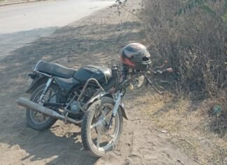कुनकुनी NH-49 रोड पर भीषण हादसा : तेज रफ्तार पिकअप ने बाइक को लिया चपेट में, तीन घायल, चालक फरार