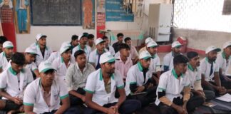 जेल में कैदियों के लिए वित्तीय साक्षरता शिविर आयोजित बचत, निवेश और बीमा योजनाओं की दी गई विस्तृत जानकारी