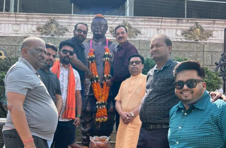 पितृ पुरुष लखीराम अग्रवाल की जयंती पर शामिल हुए भाजपाई, लगाया भंडारा