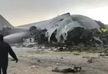 बोलीविया में भयावह विमान हादसा: 15 की मौत, सड़क पर बरसे नए नोट तो मदद छोड़ लूटने लगी भीड़