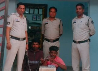 मंदिर की दानपेटी से रुपए चोरी करने वाले दो आरोपी चढ़े खरसिया पुलिस के हत्थे