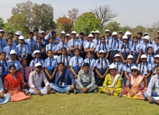 पी एम श्री आत्मानंद इंग्लिश मीडियम स्कूल खरसिया का शैक्षिक भ्रमण