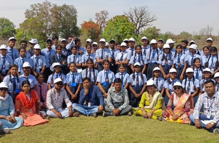 पी एम श्री आत्मानंद इंग्लिश मीडियम स्कूल खरसिया का शैक्षिक भ्रमण