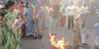 एपस्टीन फाइल विवाद: कोरबा में महिला कांग्रेस ने केंद्रीय मंत्री हरदीप सिंह पुरी का फूंका पुतला, इस्तीफे की उठी मांग