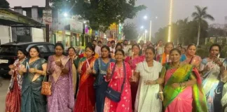 एलपीजी सिलेंडर की बढ़ी कीमतों के खिलाफ कोरबा में कांग्रेस का जोरदार प्रदर्शन: कैंडल मार्च निकालकर भाजपा का पुतला दहन