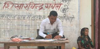 पीडीएस की चावल को घर तक पहूंचा कर देते हैं सरपंच