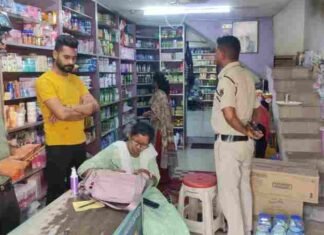 “सही दवा-शुद्ध आहार” अभियान के तहत रायगढ़ में सघन जांच तेज: ग्रामीण क्षेत्रों तक पहुंची कार्यवाही, विकासखंडवार ग्रामों में मेडिकल एवं कॉस्मेटिक प्रतिष्ठानों का व्यापक निरीक्षण