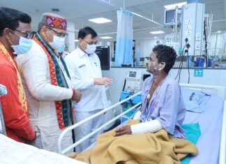 सिंघीतराई प्लांट हादसाः कैबिनेट मंत्री लखन लाल देवांगन ने घायलों का जाना हालचाल, बेहतर उपचार के दिए निर्देश
