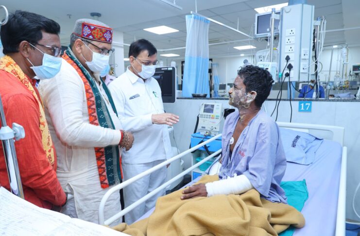 सिंघीतराई प्लांट हादसाः कैबिनेट मंत्री लखन लाल देवांगन ने घायलों का जाना हालचाल, बेहतर उपचार के दिए निर्देश