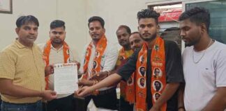 बढ़ते बिजली बिलों के विरोध में शिवसेना का हल्ला बोलबिजली विभाग को सौंपा ज्ञापन
