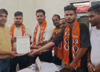 बढ़ते बिजली बिलों के विरोध में शिवसेना का हल्ला बोलबिजली विभाग को सौंपा ज्ञापन