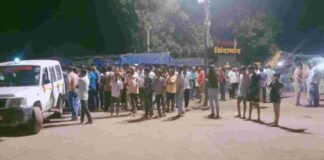 खरसिया अस्पताल में युवक की मौत पर हंगामा: परिजनों द्वारा न्याय की मांग