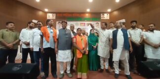 खरसिया: रानी संयोगिता जूदेव की मौजूदगी में 5 नए एल्डरमेनों को डिप्टी कलेक्टर शिल्पा भगत ने दिलाई शपथ