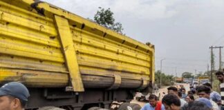 बालको रिंग रोड पर भीषण सड़क हादसा: कोयला ट्रेलर की टक्कर से दो युवतियों की दर्दनाक मौत, एक गंभीर