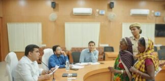 कोरबा कलेक्टर कुणाल दुदावत ने जनदर्शन में 109 आवेदनों पर सुनवाई की: अधिकारियों को निराकरण के दिए निर्देश