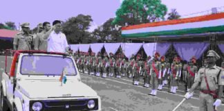 स्वतंत्रता दिवस समारोह की तैयारियों का फुल ड्रेस रिहर्सल में हुआ अंतिम अभ्यास कलेक्टर की उपस्थिति में शहीद कर्नल विप्लव त्रिपाठी स्टेडियम में हुआ अभ्यास
