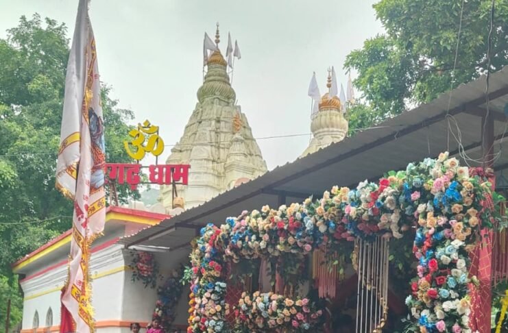 सिद्धेश्वर नाथ बरगढ़ धाम में सावन के द्वितीय सोमवार को उमड़ा आस्था का सैलाब, सुबह से लगी लंबी कतारें