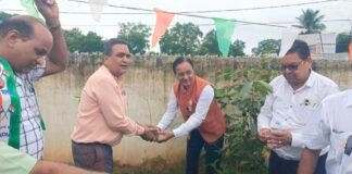 अग्रसेन भवन जमनीपाली में ‘एक पेड़ मां के नाम’ अभियान के तहत पौधारोपण
