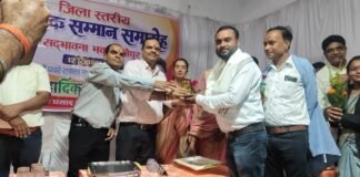 जिला स्तरीय उत्कृष्ट शिक्षक सम्मान से सम्मानित हुए धीरज गोस्वामी