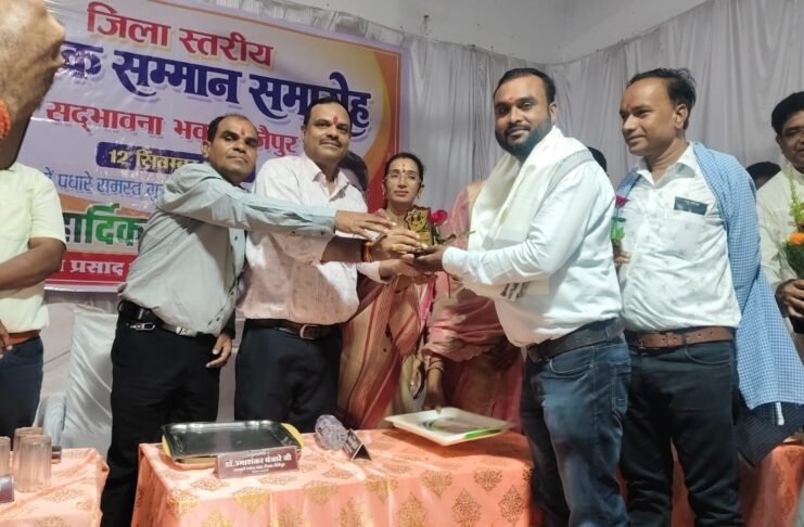 जिला स्तरीय उत्कृष्ट शिक्षक सम्मान से सम्मानित हुए धीरज गोस्वामी