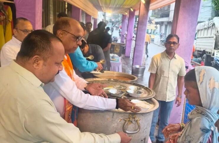 रायगढ़ में कापी निर्माता संघ ने 30वीं बार लगाया दो दिवसीय नि:शुल्क भोजन शिविर